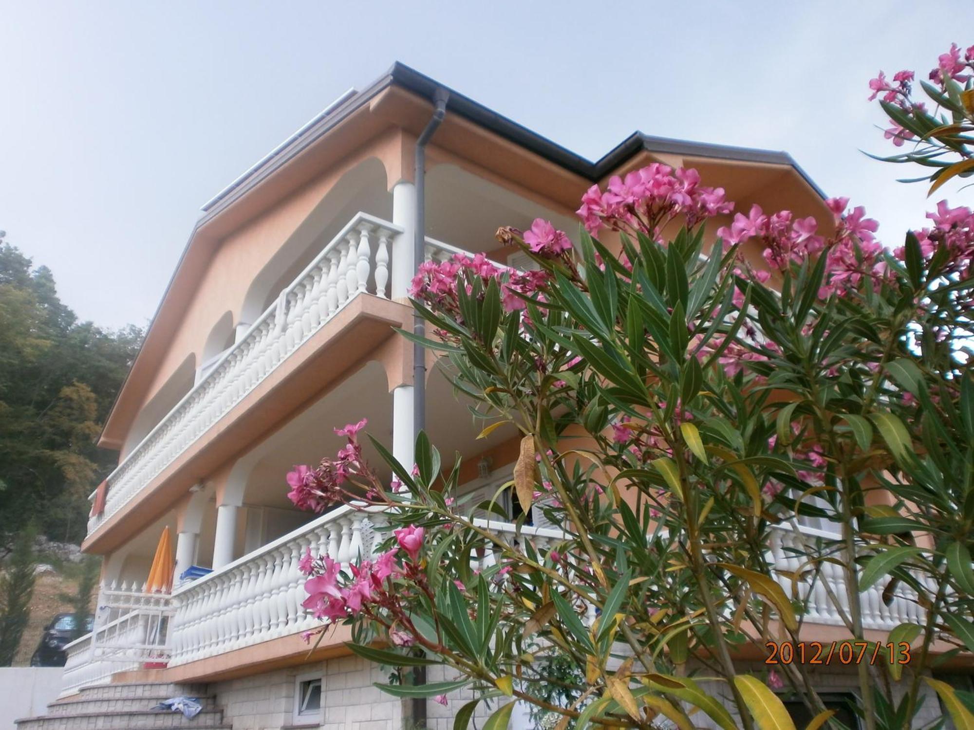 Apartments Viktorija オミサリ エクステリア 写真