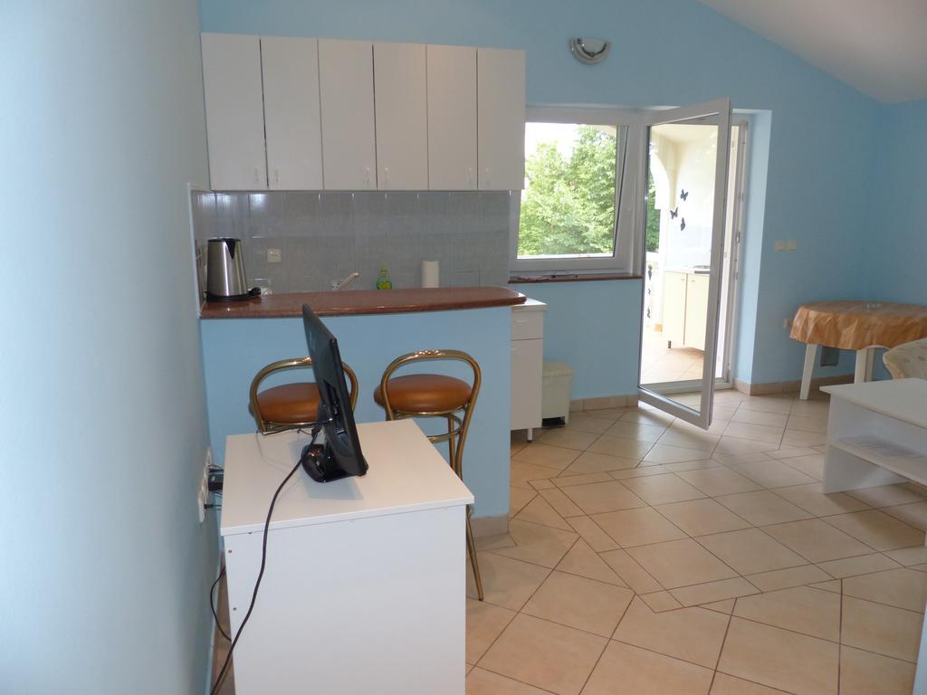 Apartments Viktorija オミサリ エクステリア 写真